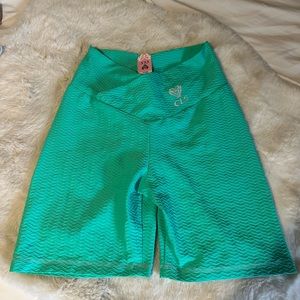 NWT CLS shape biker shorts